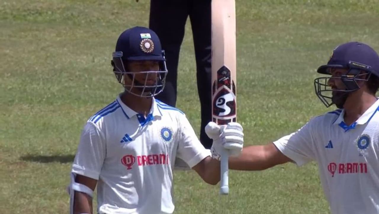 Yashasvi Jasiwal and Virender Sehwag Yashasvi Jasiwal and Virender Sehwag