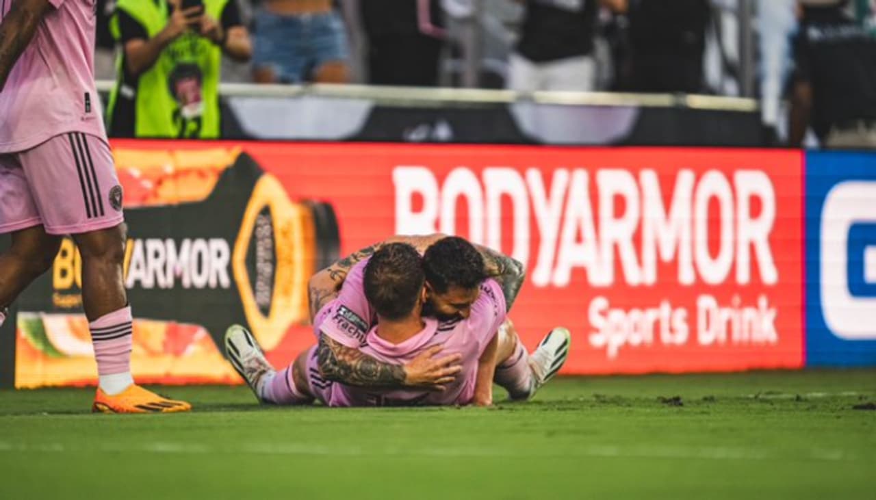 ইন্টার মায়ামিতে যোগ দিয়েই দলকে বদলে দিয়েছেন লিওনেল মেসি, সের্জিও বুস্কেটস ইন্টার মায়ামিতে যোগ দিয়েই দলকে বদলে দিয়েছেন লিওনেল মেসি, সের্জিও বুস্কেটস