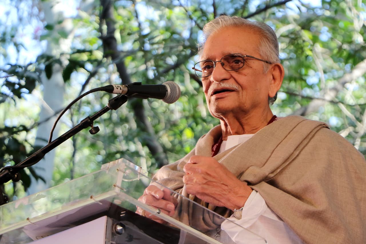 गुजार अपने पड़ोसियों के यहां जाकर करते थे लिखने की प्रैक्टिस गुजार अपने पड़ोसियों के यहां जाकर करते थे लिखने की प्रैक्टिस