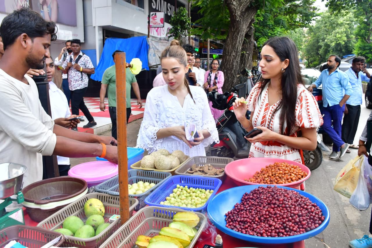 অন্য মেজাজে উরফি অন্য মেজাজে উরফি