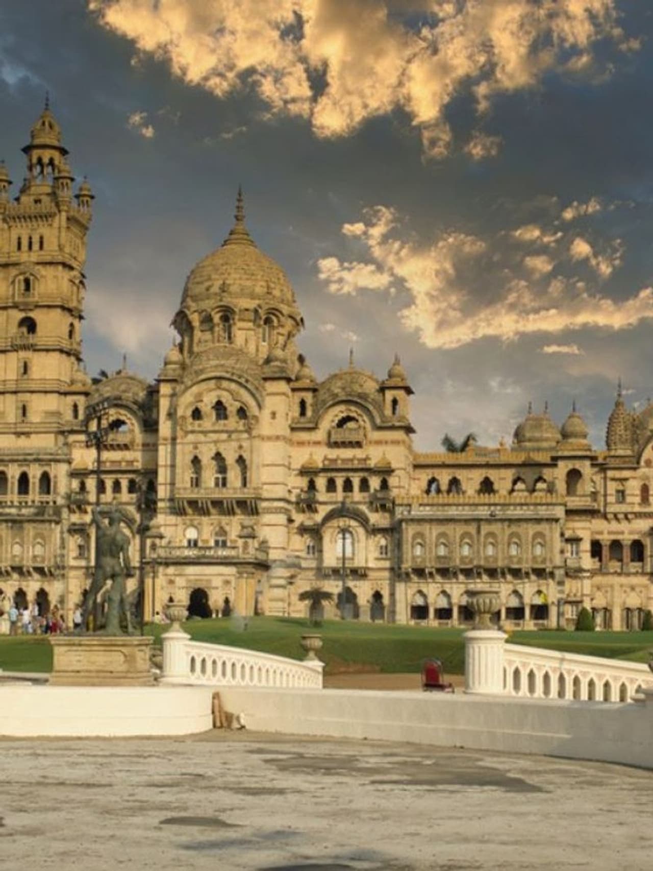 World's Largest House Laxmi Vilas World's Largest House Laxmi Vilas
