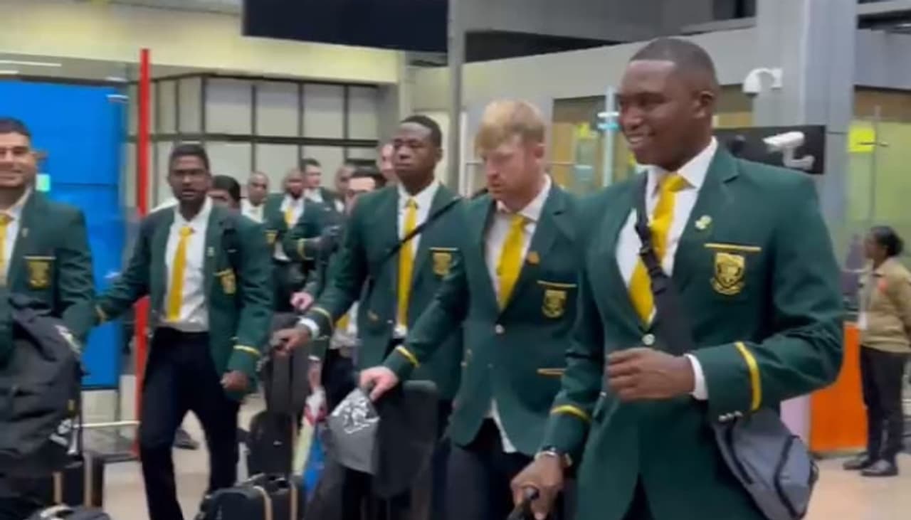 ওডিআই বিশ্বকাপ খেলতে সোমবার ভারতের মাটিতে পা রাখল দক্ষিণ আফ্রিকা দল ওডিআই বিশ্বকাপ খেলতে সোমবার ভারতের মাটিতে পা রাখল দক্ষিণ আফ্রিকা দল