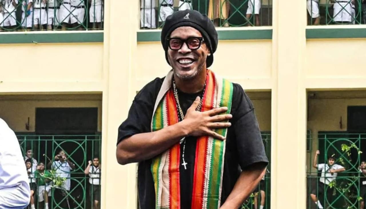 কলকাতাকে ধন্যবাদ জানিয়ে বিদায় নিলেন ব্রাজিলের কিংবদন্তি রোনাল্ডিনহো কলকাতাকে ধন্যবাদ জানিয়ে বিদায় নিলেন ব্রাজিলের কিংবদন্তি রোনাল্ডিনহো