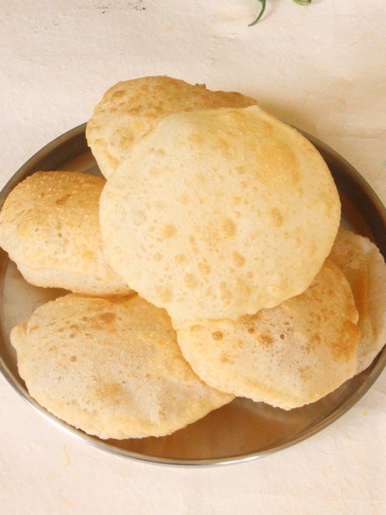 তেল ছাড়া লুচি ভাজবেন কী করে? রইল অসাধারণ উপায়, ঝটপট জেনে নিন তেল ছাড়া লুচি ভাজবেন কী করে? রইল অসাধারণ উপায়, ঝটপট জেনে নিন