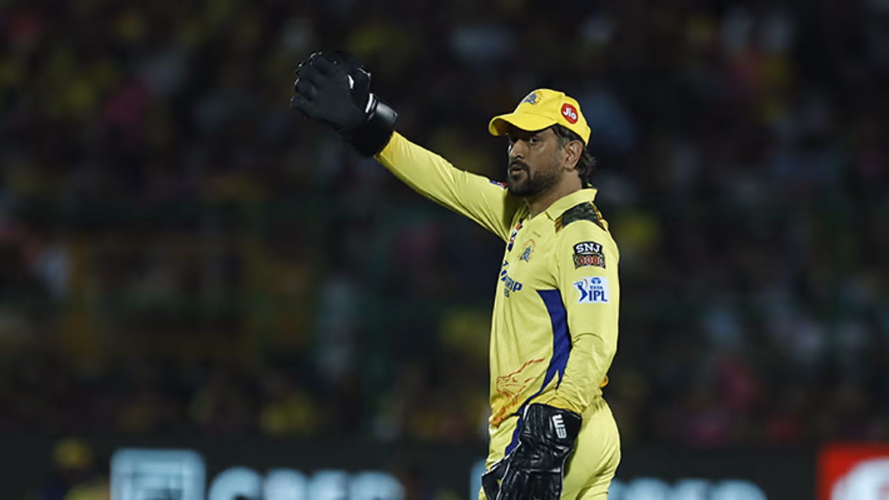 1. ಎಂ ಎಸ್ ಧೋನಿ: