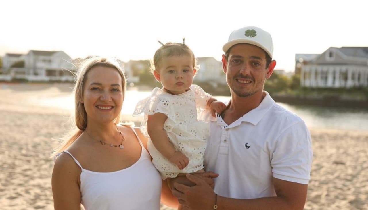 চিয়ারলিডার ছিলেন কুইন্টন ডি ককের স্ত্রী সাশা হার্লি, মাঠেই তাঁদের আলাপ