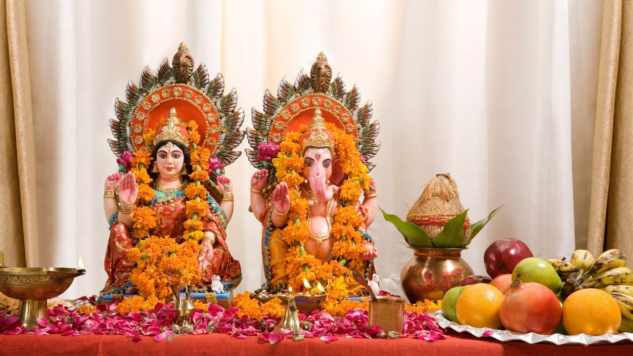 दिवाळी सण कधी साजरा केला जातो?