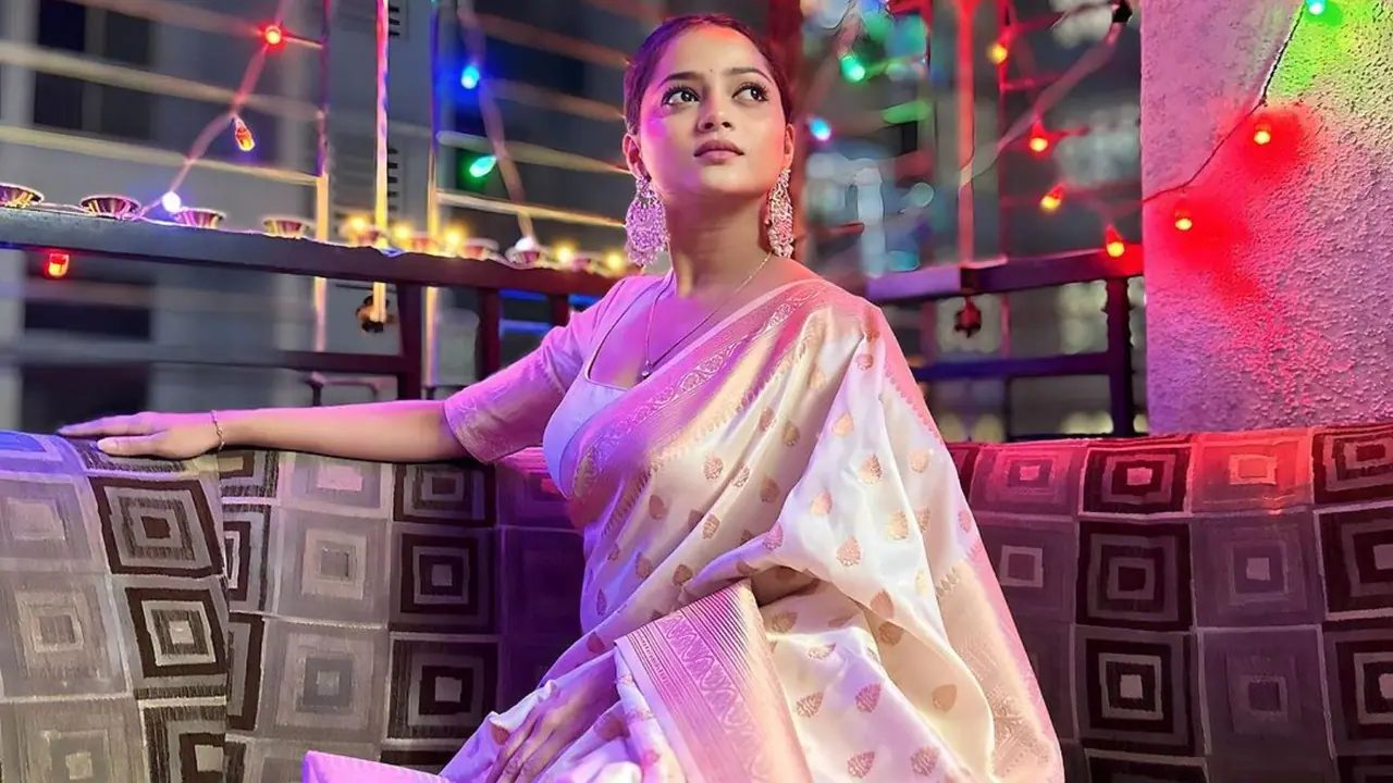 शिवाली परबच्या कातिल अदा शिवाली परबच्या कातिल अदा