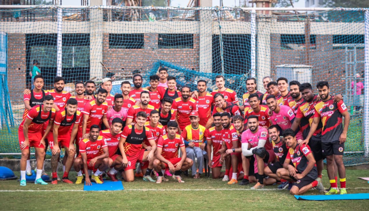 বিশ্ব প্রতিবন্ধী দিবসে বিশেষভাবে সক্ষম এক সমর্থকের সঙ্গে দেখা করলেন ইস্টবেঙ্গলের কোচ ফুটবলাররা বিশ্ব প্রতিবন্ধী দিবসে বিশেষভাবে সক্ষম এক সমর্থকের সঙ্গে দেখা করলেন ইস্টবেঙ্গলের কোচ ফুটবলাররা