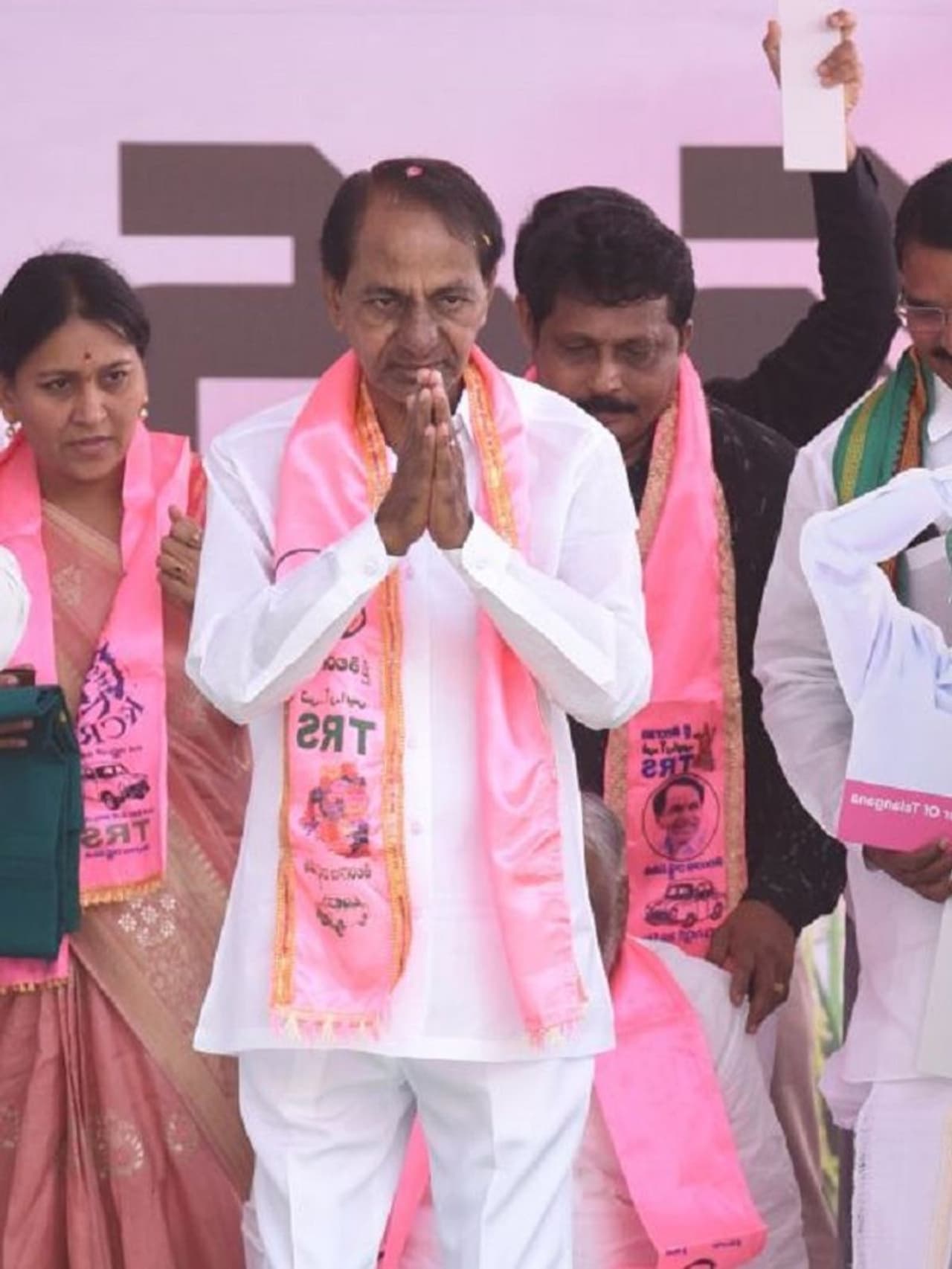 బీఆర్ఎస్కు కాళేశ్వరం కష్టాలు: మేడిగడ్డ ముంచుతుందా, తేల్చుతుందా? బీఆర్ఎస్కు కాళేశ్వరం కష్టాలు: మేడిగడ్డ ముంచుతుందా, తేల్చుతుందా?