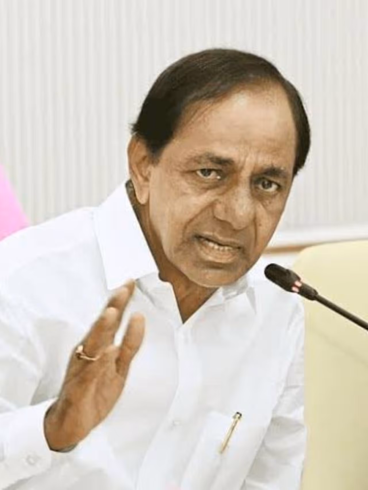 నాడు టీడీపీలో కీలకపాత్ర: వేర్వేరు దారుల్లో సీఎంలైన కేసీఆర్, రేవంత్ రెడ్డి నాడు టీడీపీలో కీలకపాత్ర: వేర్వేరు దారుల్లో సీఎంలైన కేసీఆర్, రేవంత్ రెడ్డి