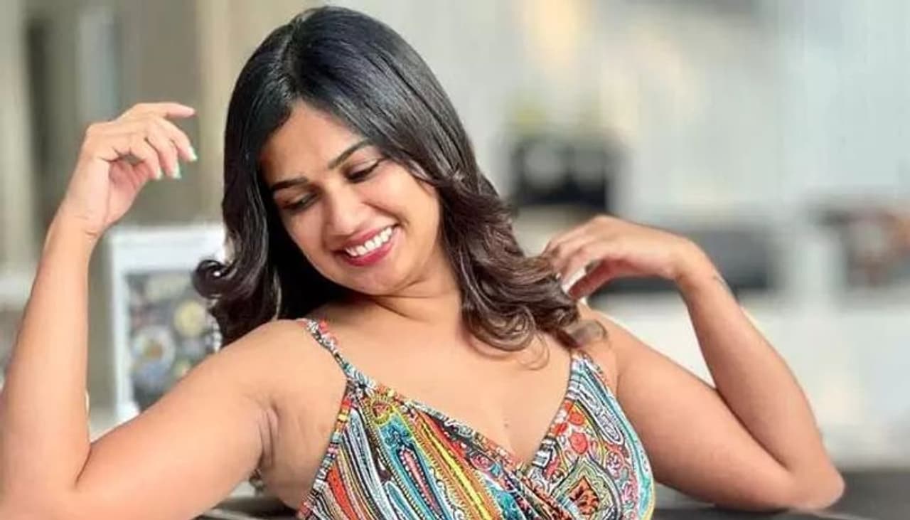 Ariyana Glory Ariyana Glory