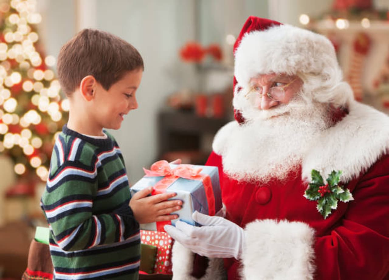 Santa Claus: Bringing Christmas Cheer Santa Claus: Bringing Christmas Cheer