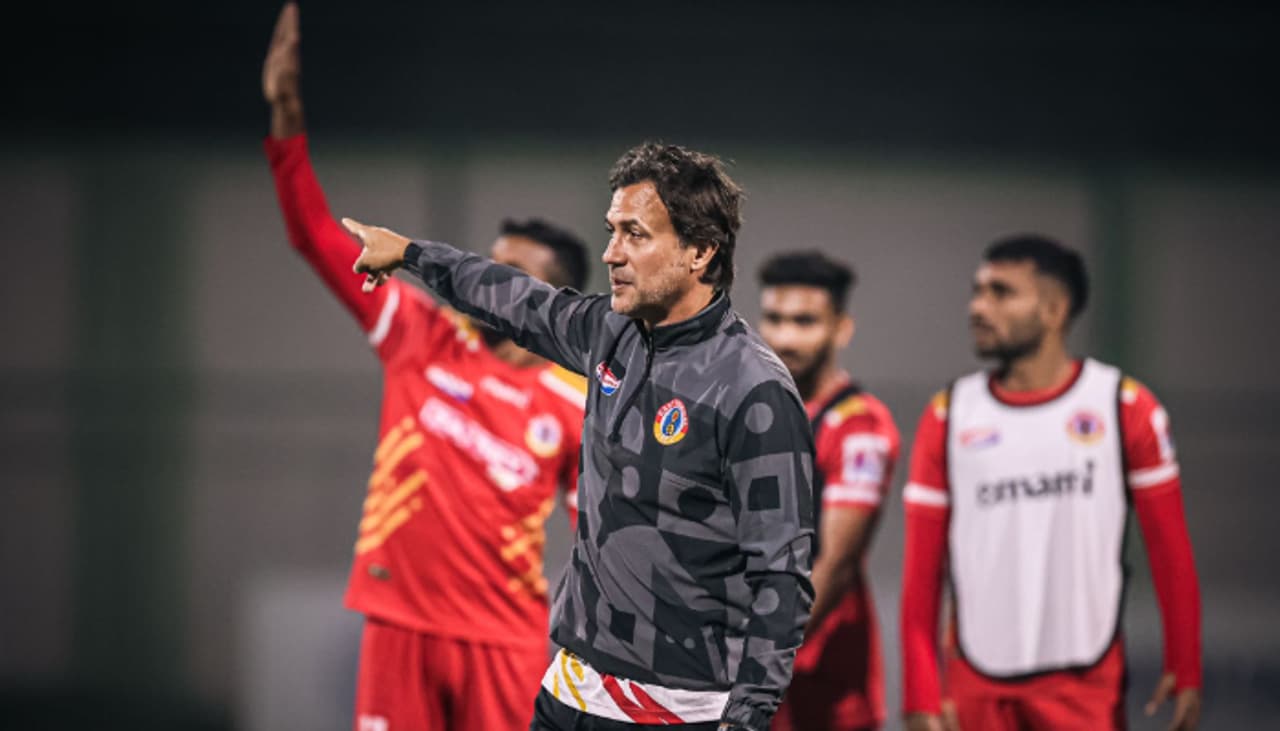 এই মুহূর্তে চলছে আইএসএল (ISL) এই মুহূর্তে চলছে আইএসএল (ISL)