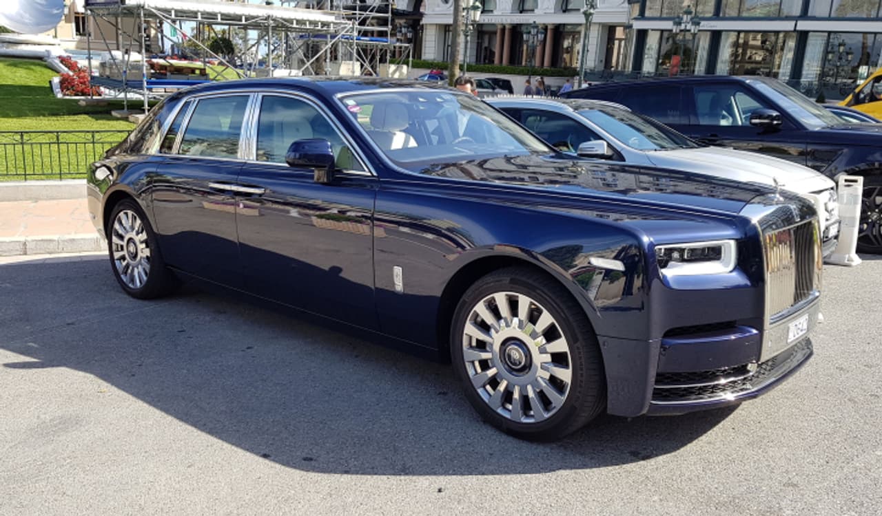 Rolls Royce Phantom के दीवाने हैं अनंत अंबानी Rolls Royce Phantom के दीवाने हैं अनंत अंबानी