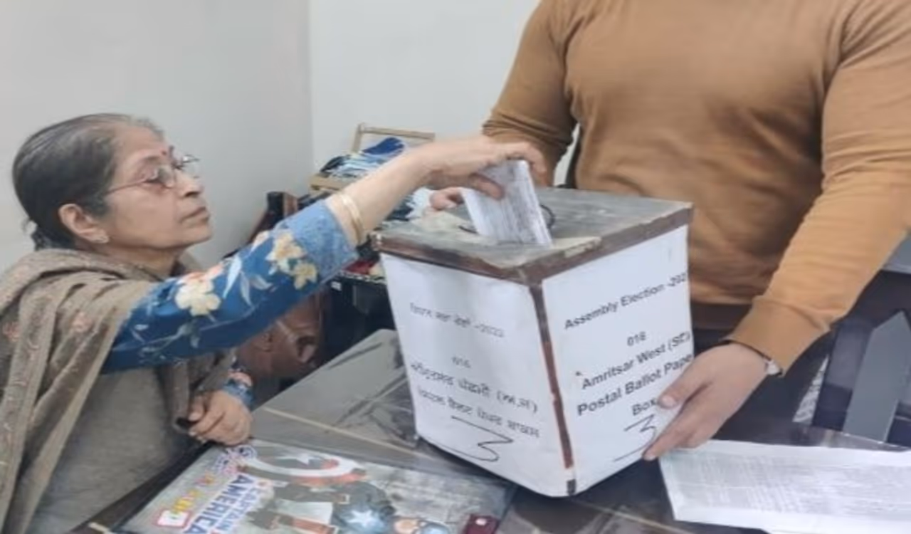 पोस्टल बॅलेटच्या मतदानासाठी वयोमर्यादेत बदल