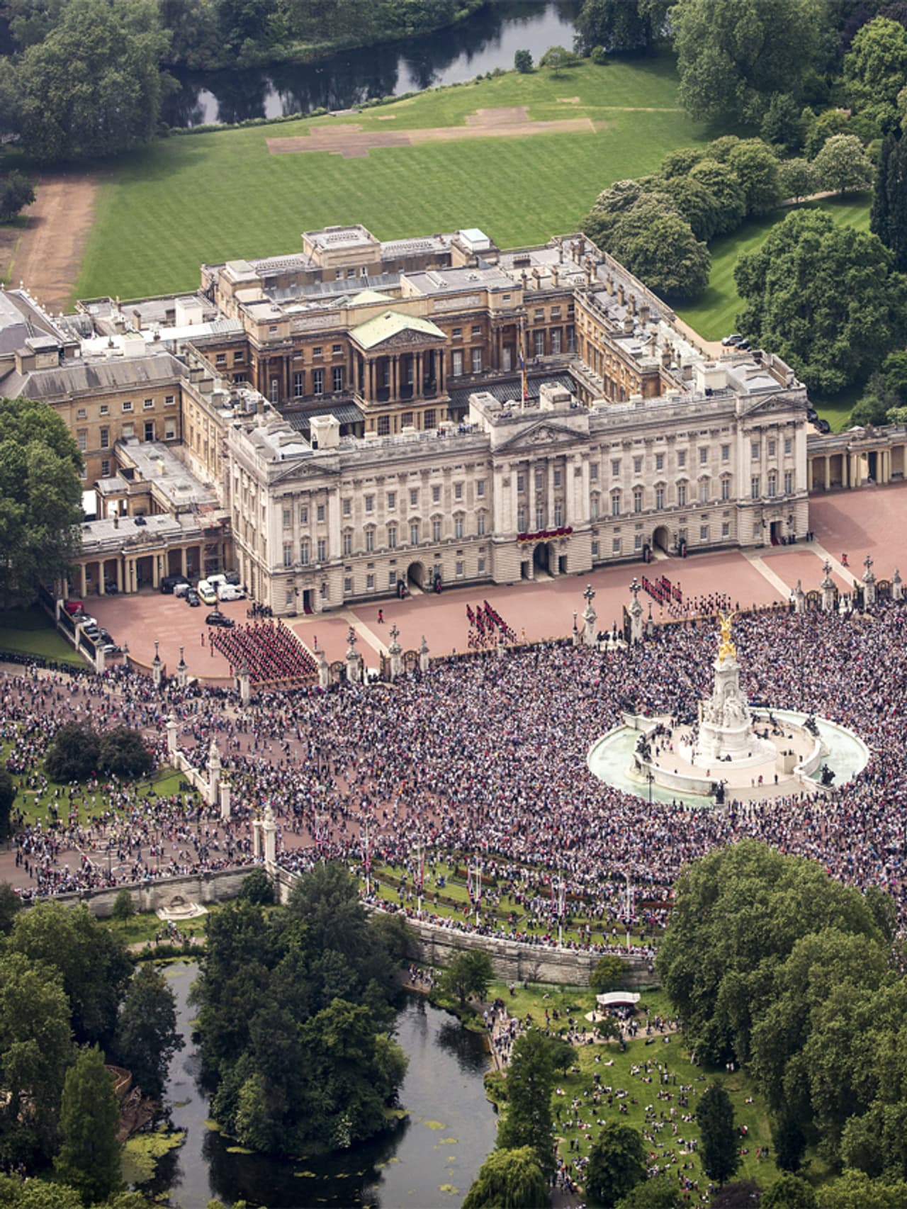 ಬಕಿಂಗ್ಹ್ಯಾಮ್ ಅರಮನೆ ಬಕಿಂಗ್ಹ್ಯಾಮ್ ಅರಮನೆ