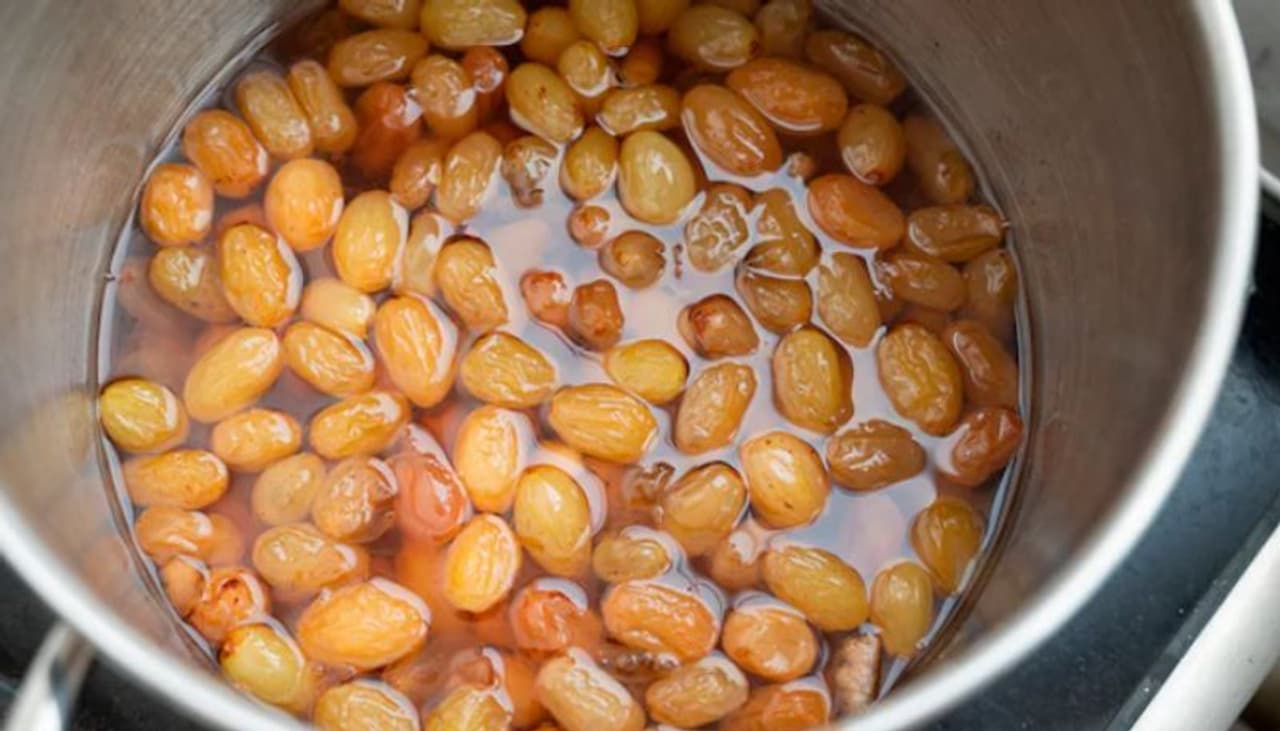 Raisin Water Raisin Water