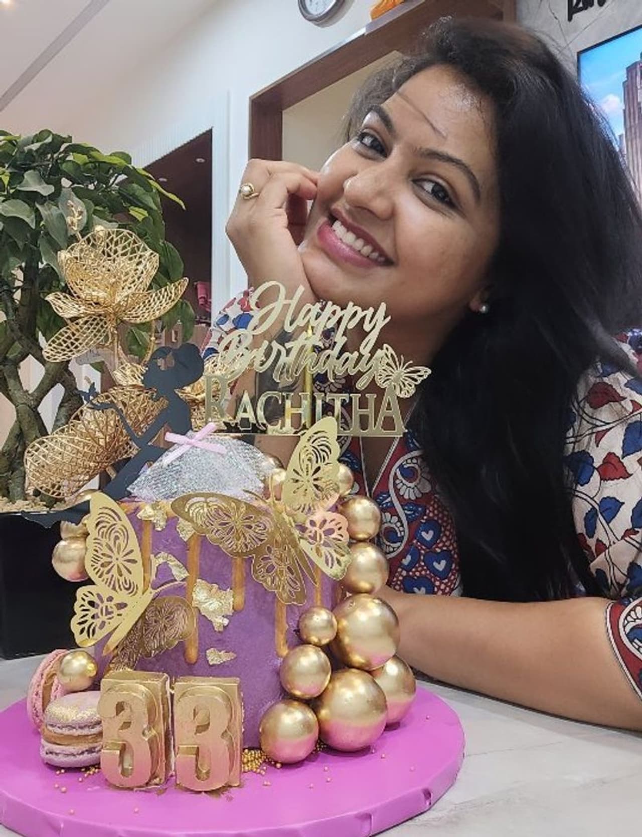 Rachitha Mahalakshmi Birthday : ஒயின் குடித்தபடி பிறந்தநாளை கொண்டாடிய ...