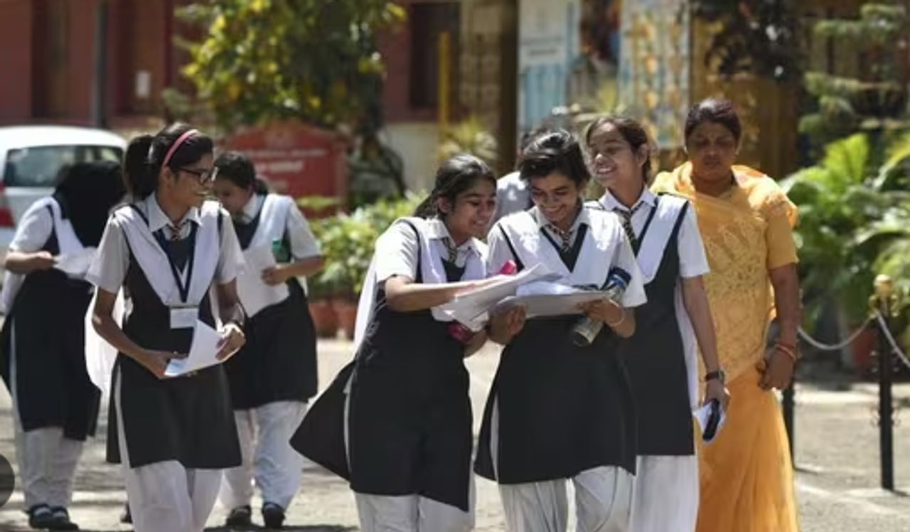 কয়েক ঘণ্টা অপেক্ষা কয়েক ঘণ্টা অপেক্ষা
