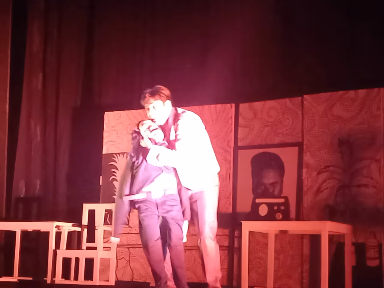 শহরের বুকে কথা বলা পুতুলের নাটক! শহরের বুকে কথা বলা পুতুলের নাটক!