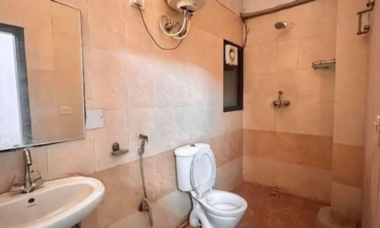 குளியலறையில் துர்நாற்றத்தை போக்க என்ன செய்ய வேண்டும்?