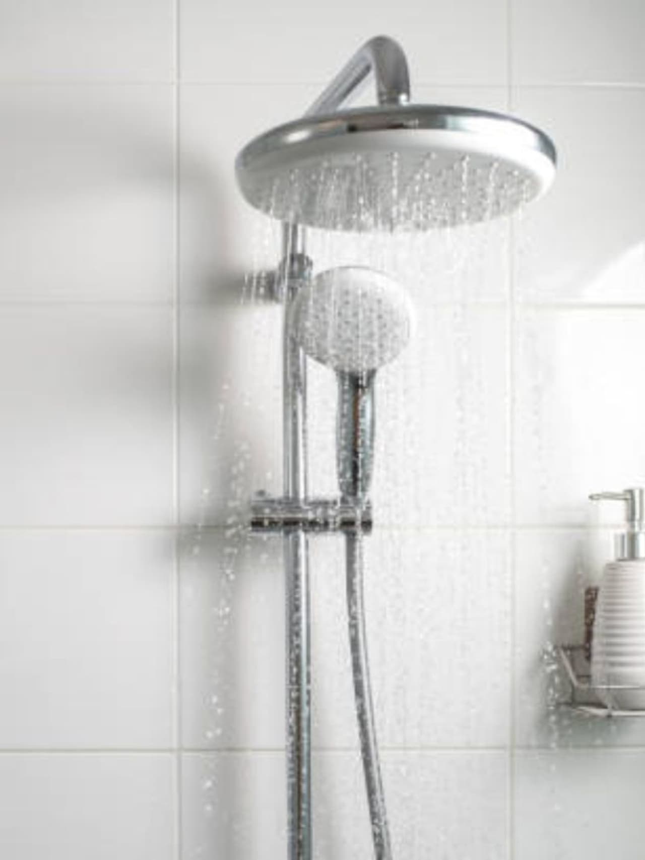 Cleaning Rusted Shower Head in Tamil