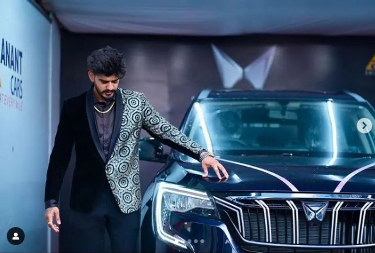 Youtuber Sam sameer XUV 700 car ದುಬಾರಿ ಕಾರು ಖರೀದಿಸಿದ ಯುಟ್ಯೂಬರ್ ಸ್ಯಾಮ್ ಸಮೀರ್; ದುಡ್ಡು ಮಾಡಿದ್ರೆ ಹೀಗ್ ಮಾಡ್ಬೇಕು ಎಂದ ನೆಟ್ಟಿಗರು! | Kannada Youtuber Sam Sameer Insta Buys First Luxury ...