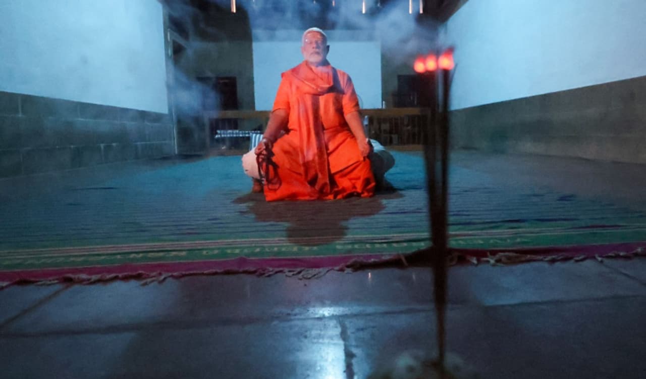  पीएम मोदी की ध्यान साधना शुूूरू 