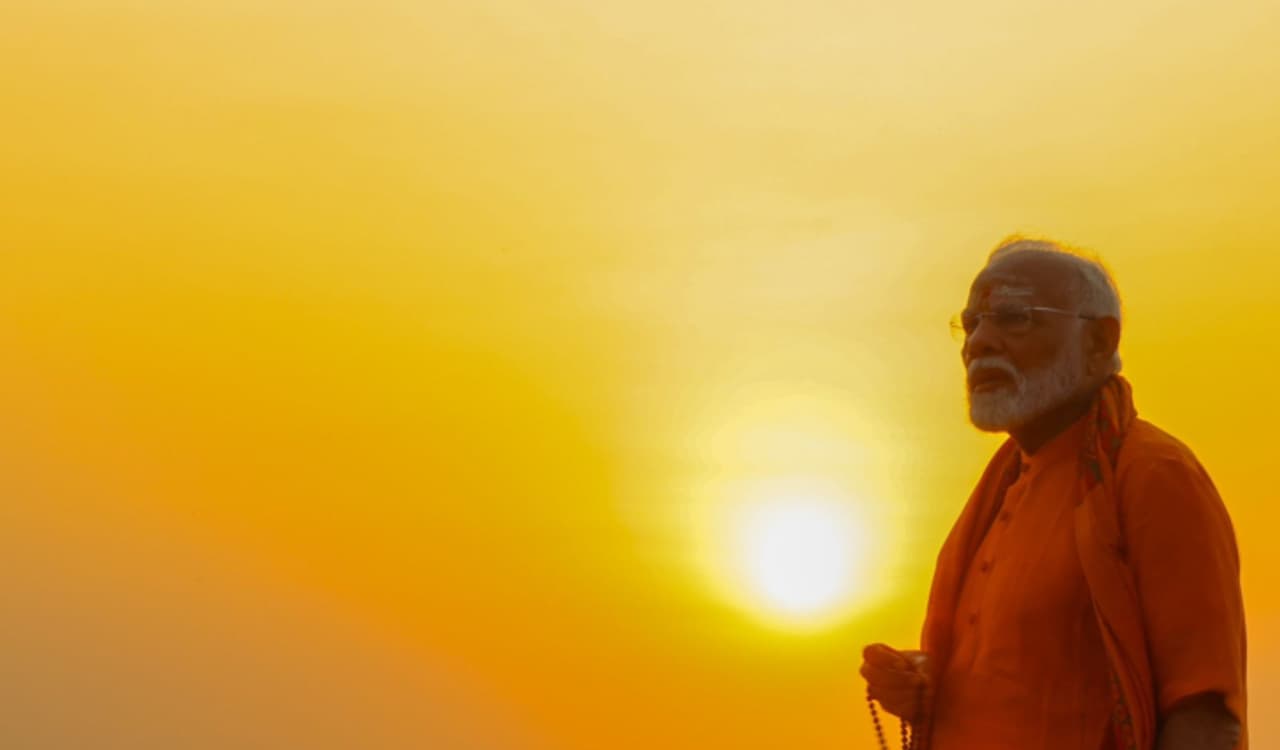 पंतप्रधान नरेंद्र मोदी कन्याकुमारीत भगवती अम्मान मंदिरात केली पूजा 