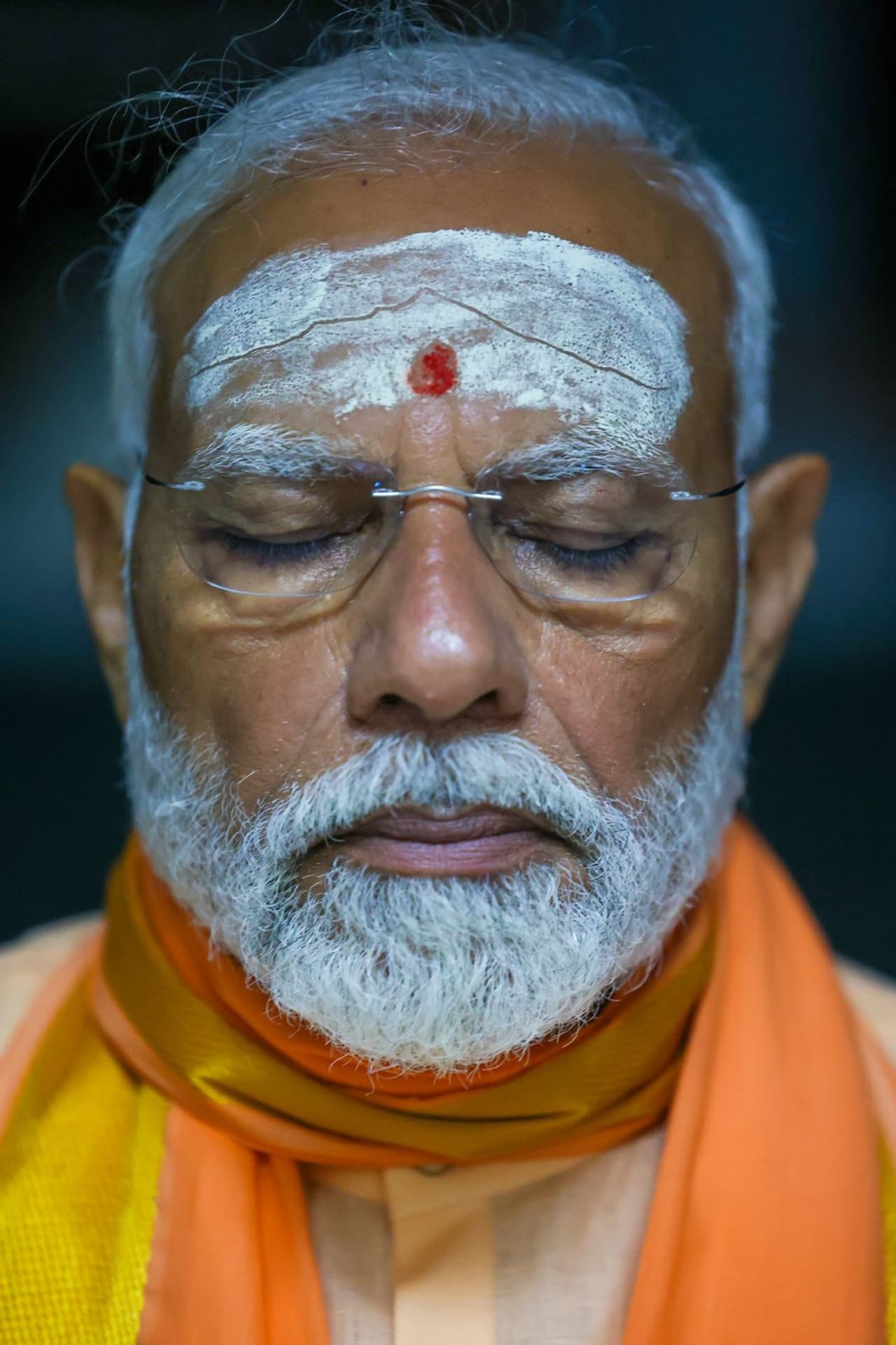 কন্যাকুমারীতে ধ্যান করছেন মোদী কন্যাকুমারীতে ধ্যান করছেন মোদী