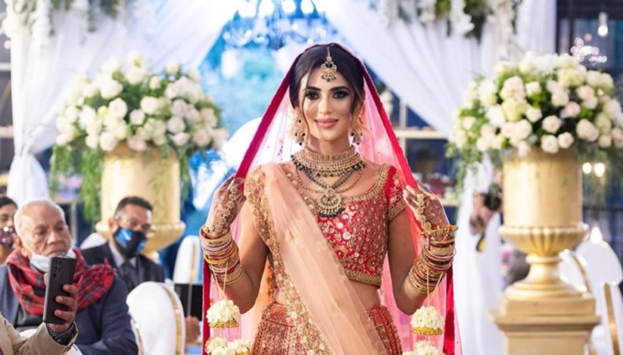 বিয়ে করেছিলেন ভারতীয় রীতি মেনে, বিভিন্ন সময়ে ঐতিহ্যবাহী পোশাকে দেখা গিয়েছে লেরিশা মহারাজকে বিয়ে করেছিলেন ভারতীয় রীতি মেনে, বিভিন্ন সময়ে ঐতিহ্যবাহী পোশাকে দেখা গিয়েছে লেরিশা মহারাজকে