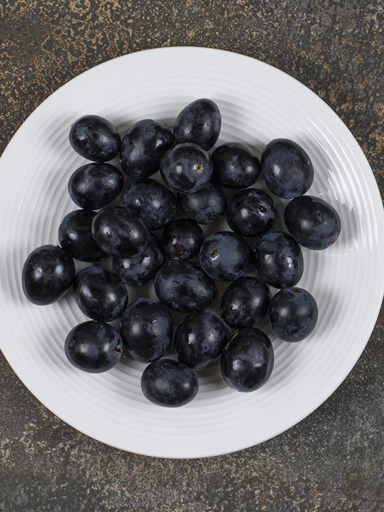 জাম খাওয়ার আগে এই খাবার খেলেই বিপদ