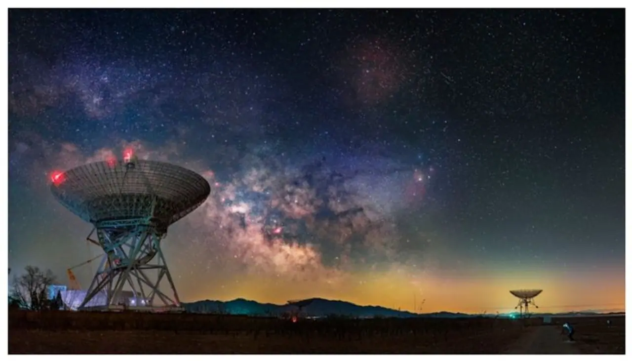 আকাশ থেকে কী পড়ল?