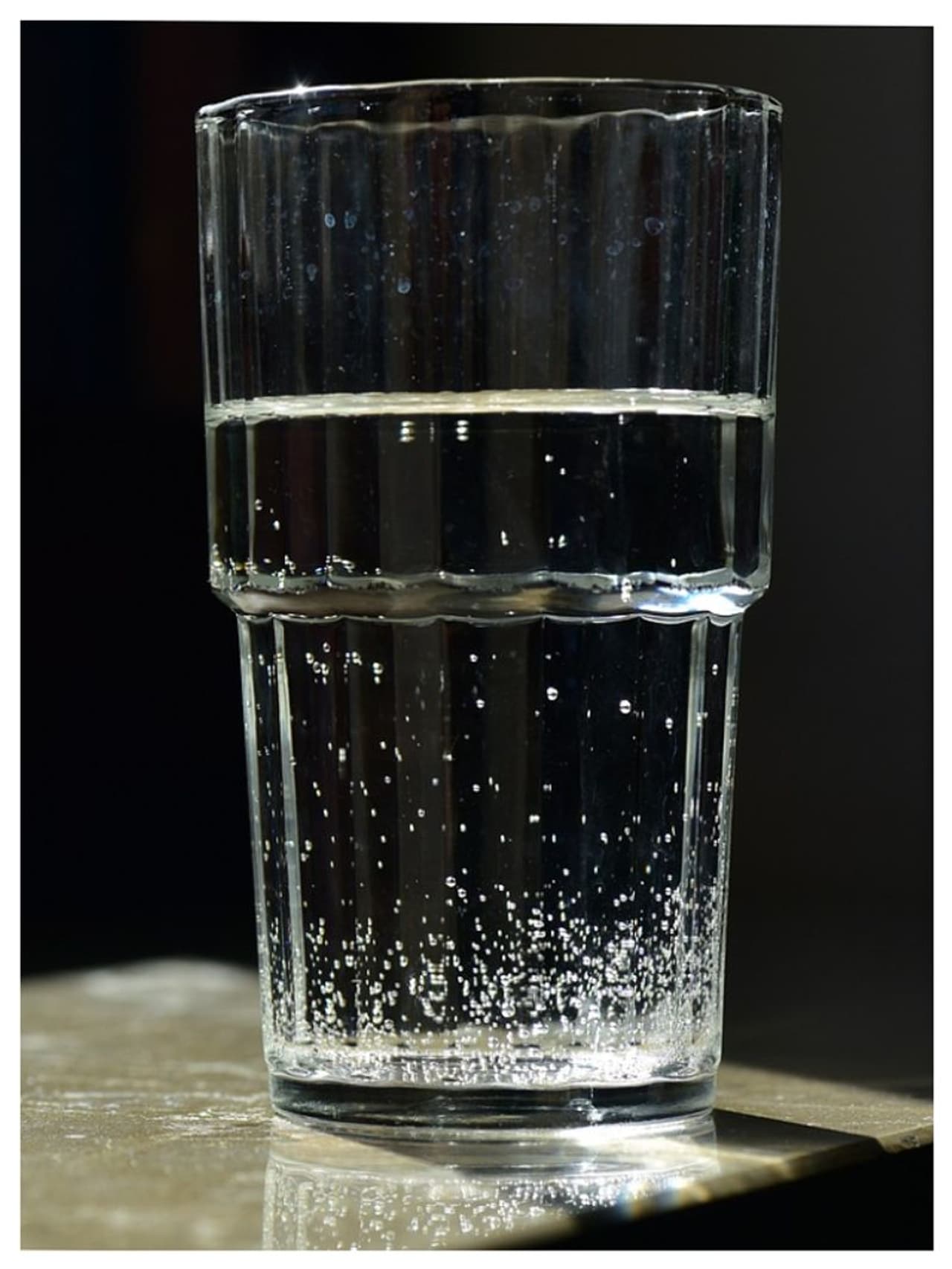 জল কম পান করলে এই লক্ষণ দেখা দেবে জল কম পান করলে এই লক্ষণ দেখা দেবে