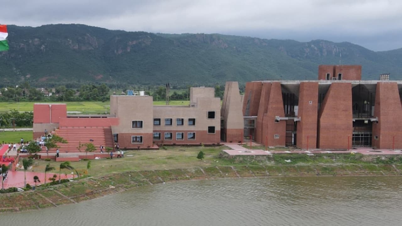 बिहार में नालंदा यूनिवर्सिटी का PM मोदी ने किया उद्घाटन, जानें नई कैंपस में मिलने वाली सुविधा के बारे में, देखें तस्वीरें बिहार में नालंदा यूनिवर्सिटी का PM मोदी ने किया उद्घाटन, जानें नई कैंपस में मिलने वाली सुविधा के बारे में, देखें तस्वीरें