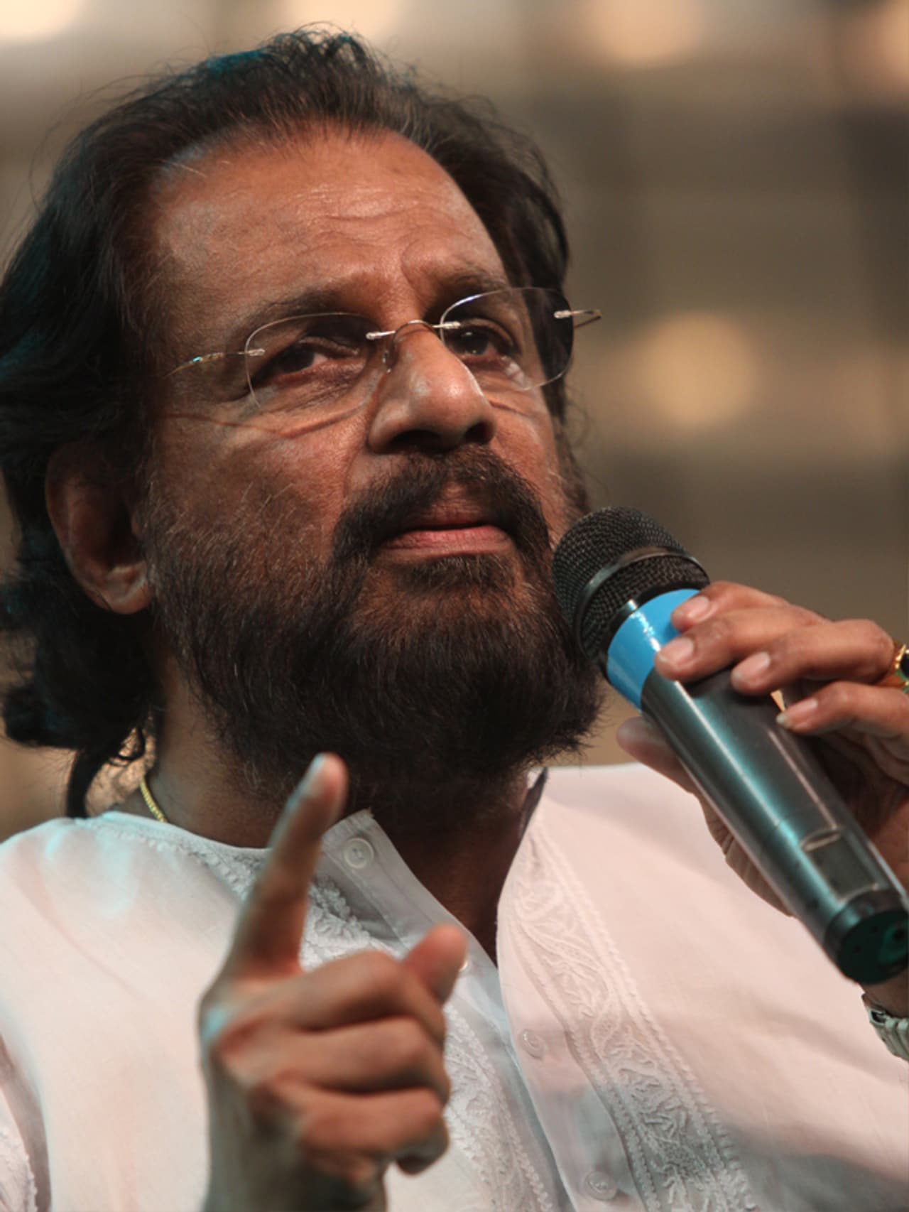 பின்னணி பாடகர் யேசுதாஸ்