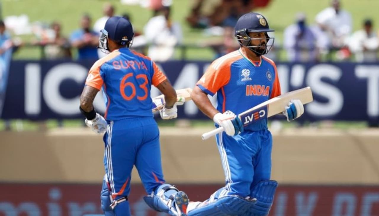 এবারের টি ২০ বিশ্বকাপে দলকে সাফল্য এনে দেওয়ার পাশাপাশি একাধিক ব্যক্তিগত রেকর্ডও গড়লেন ভারতের অধিনায়ক রোহিত শর্মা এবারের টি ২০ বিশ্বকাপে দলকে সাফল্য এনে দেওয়ার পাশাপাশি একাধিক ব্যক্তিগত রেকর্ডও গড়লেন ভারতের অধিনায়ক রোহিত শর্মা