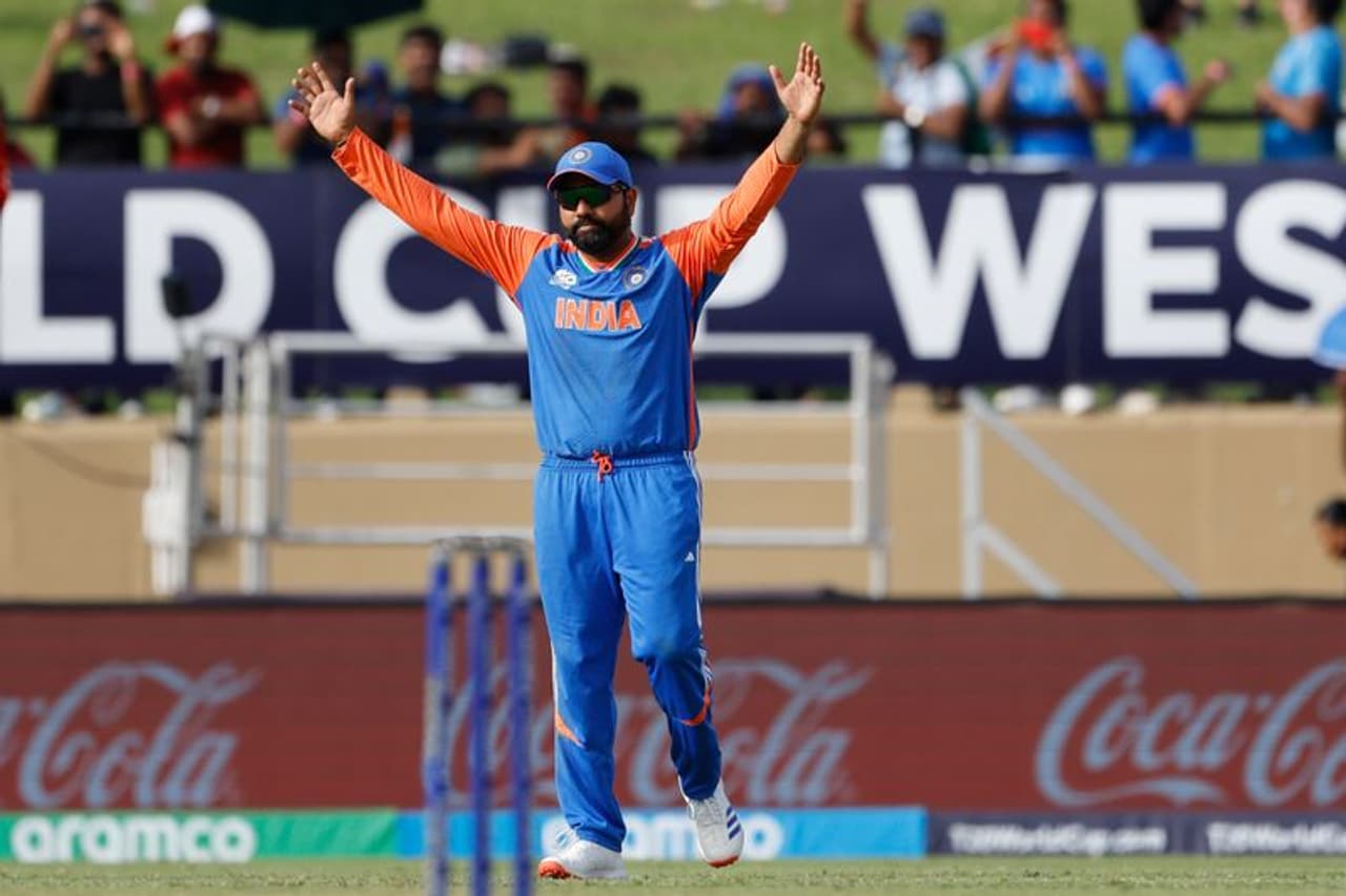 বাংলাদেশের বিরুদ্ধে সিরিজে টেস্ট ক্রিকেটে অনন্য রেকর্ড গড়ার লক্ষ্যে রোহিত শর্মা বাংলাদেশের বিরুদ্ধে সিরিজে টেস্ট ক্রিকেটে অনন্য রেকর্ড গড়ার লক্ষ্যে রোহিত শর্মা