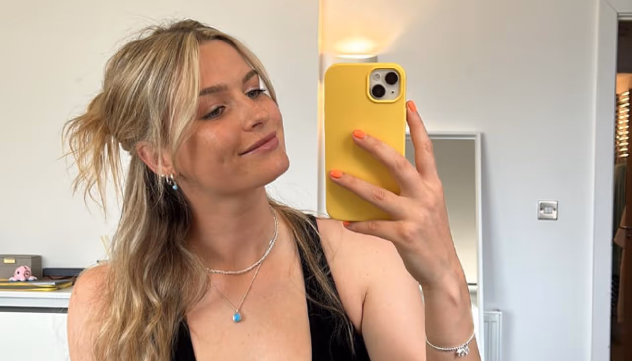 'ইংল্যান্ডের স্মৃতি মন্ধানা' হিসেবে চিহ্নিত হয়ে উঠেছেন জাতীয় দলের ক্রিকেটার লরেন বেল 'ইংল্যান্ডের স্মৃতি মন্ধানা' হিসেবে চিহ্নিত হয়ে উঠেছেন জাতীয় দলের ক্রিকেটার লরেন বেল