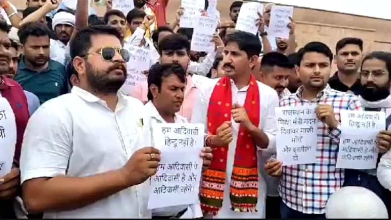 राजस्थान का अजीबो गरीब मामला, ब्लड सैंपल लेकर पहुंचे सांसद और उनके साथी, कहा 'टेस्ट कर लो हम हिंदू नहीं है'