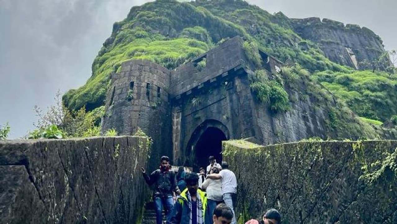लोहागढ़ फोर्ट (Lohagad Fort) लोहागढ़ फोर्ट (Lohagad Fort)