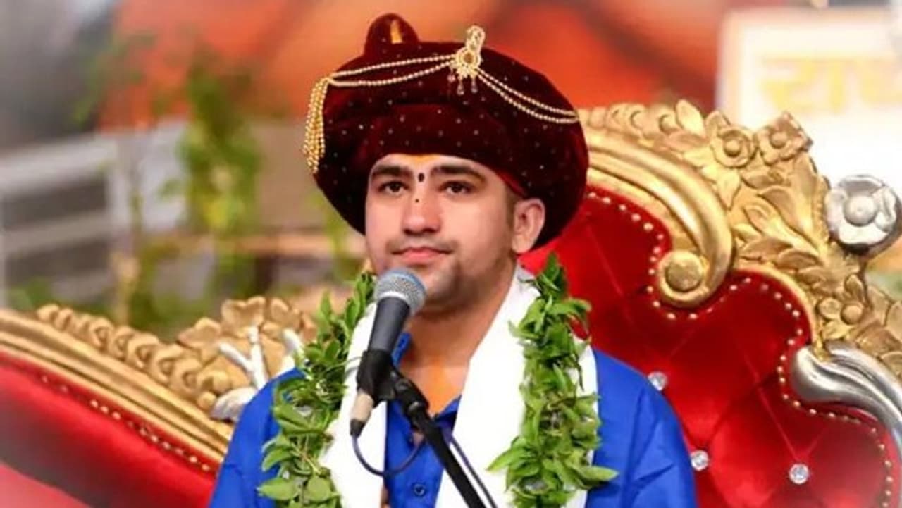 हाथरस हादसे को देख क्यों डर गए बागेश्वर बाबा, खुद के जन्मदिन से पहले कही बड़ी बात हाथरस हादसे को देख क्यों डर गए बागेश्वर बाबा, खुद के जन्मदिन से पहले कही बड़ी बात