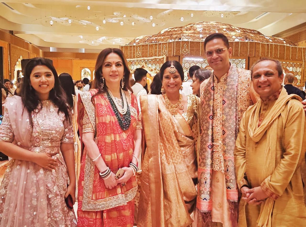 अनंत अंबानी आणि राधिकाची गृह शांति पूजा 