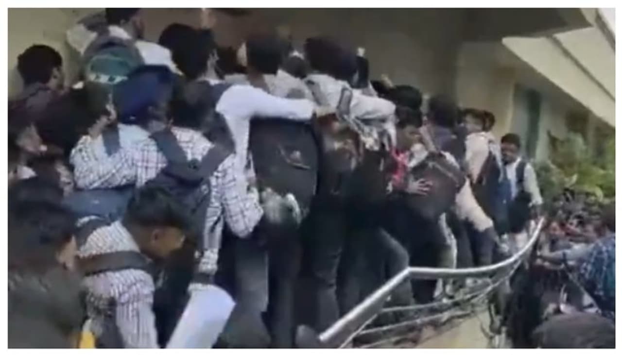 দেশে বাড়ছে বেকারের সংখ্যা! 