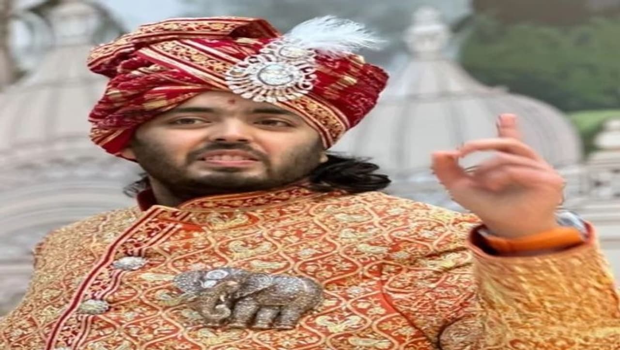 1) सॉलिटायर डायमंड संग साफे की रस्म