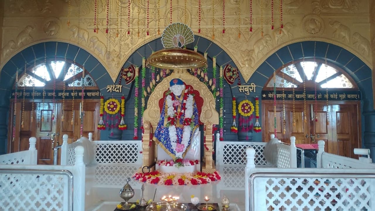 शिर्डी साईबाबाचे दर्शन शिर्डी साईबाबाचे दर्शन