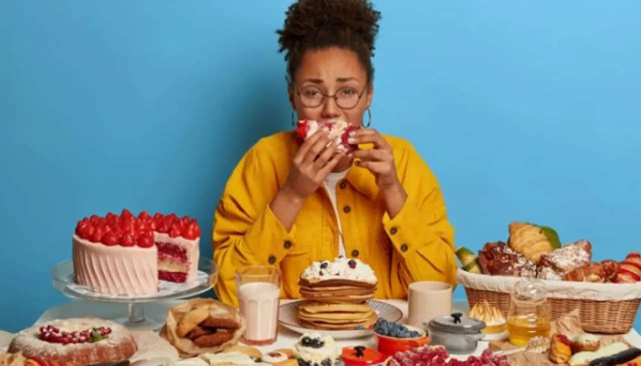 ओव्हरइटिंगच्या समस्येपासून दूर राहण्यासाठी टिप्स ओव्हरइटिंगच्या समस्येपासून दूर राहण्यासाठी टिप्स