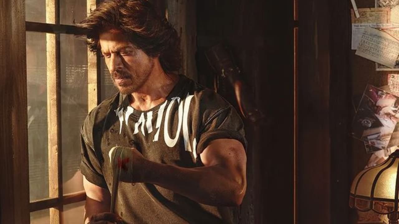 शाहरुखच्या नावाची जगभरात चर्चा शाहरुखच्या नावाची जगभरात चर्चा