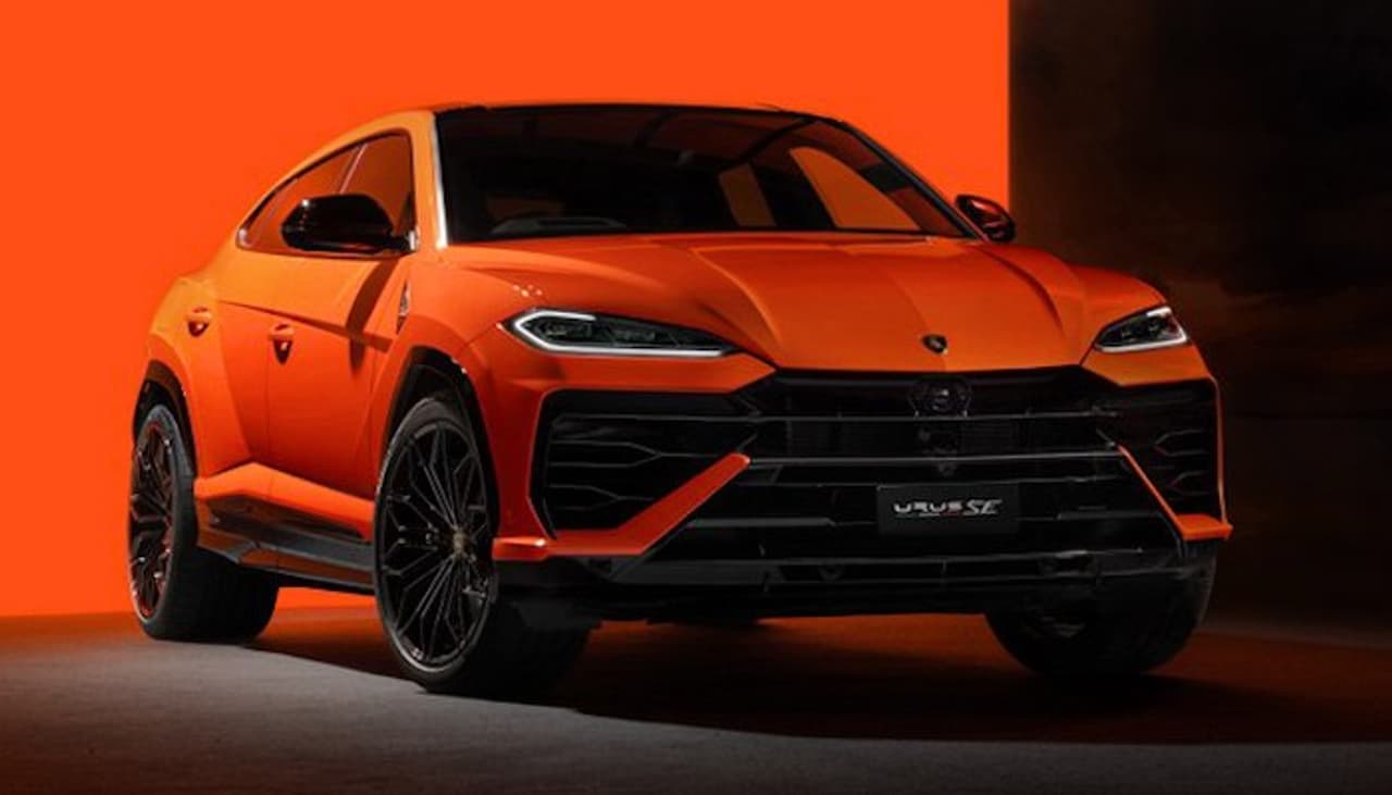 రోహిత్ గ్యారేజ్లో మరో లగ్జరీ కారు రోహిత్ గ్యారేజ్లో మరో లగ్జరీ కారు